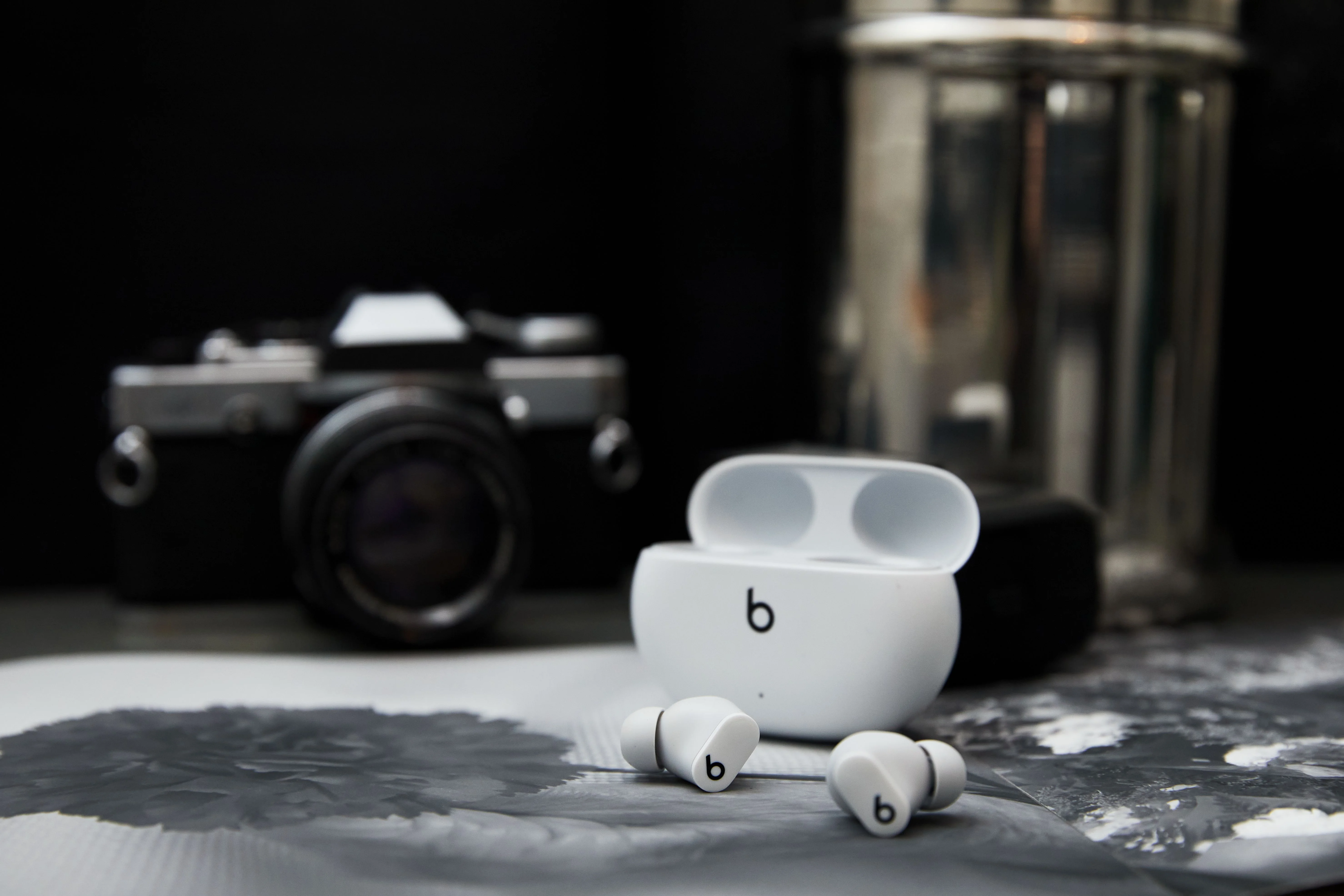 Apple Beats Studio Buds white