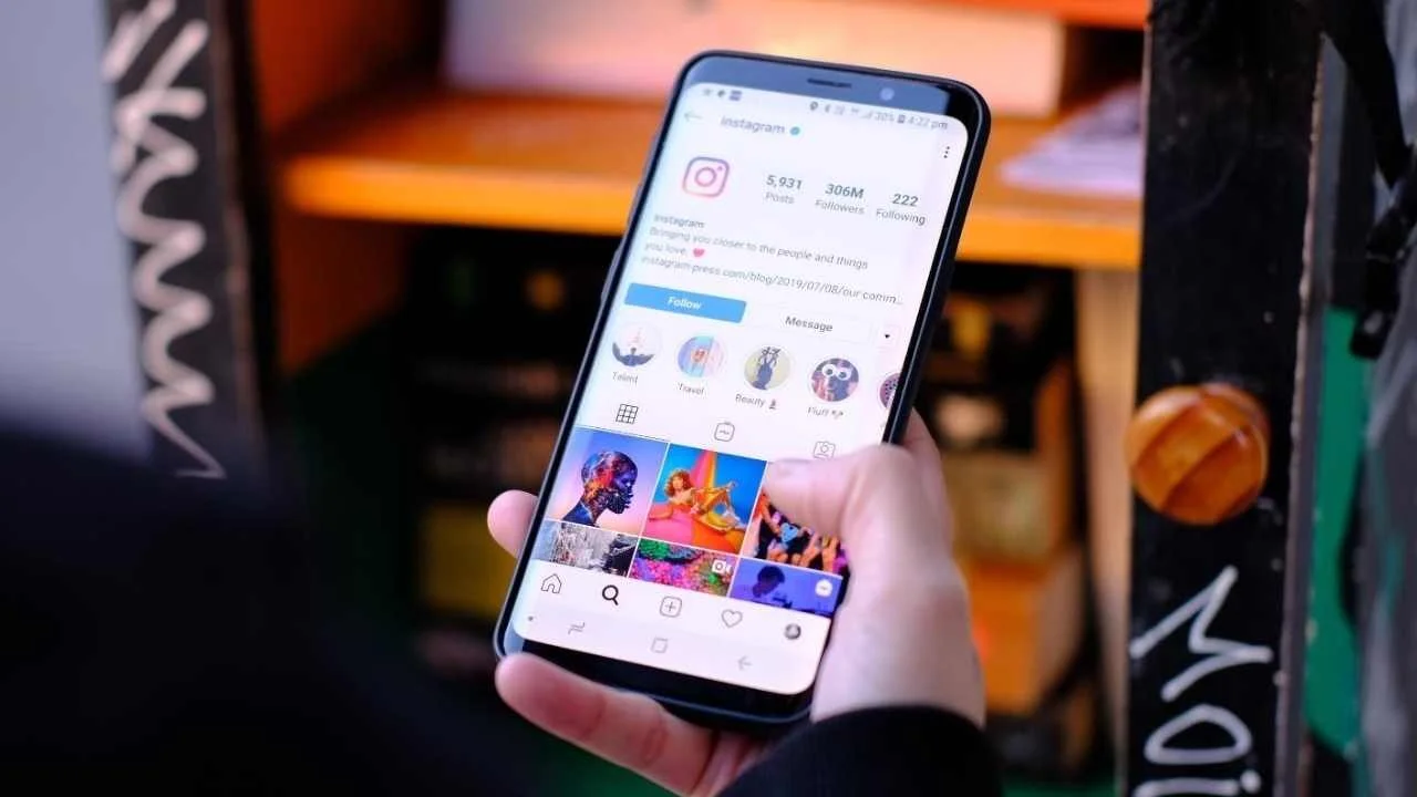 Instagram expands its functionality