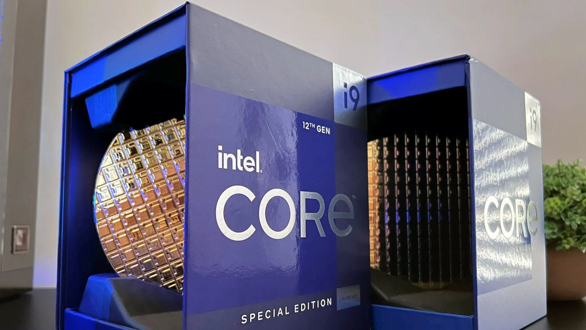 Первым покупателям доставлен процессор Intel Core i9-12900KS