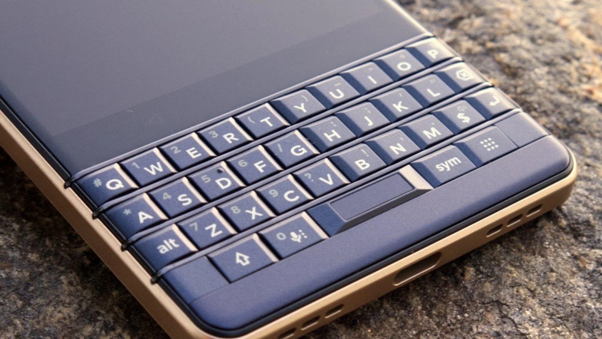 Unihertz will release a smartphone with a QWERTY keyboard