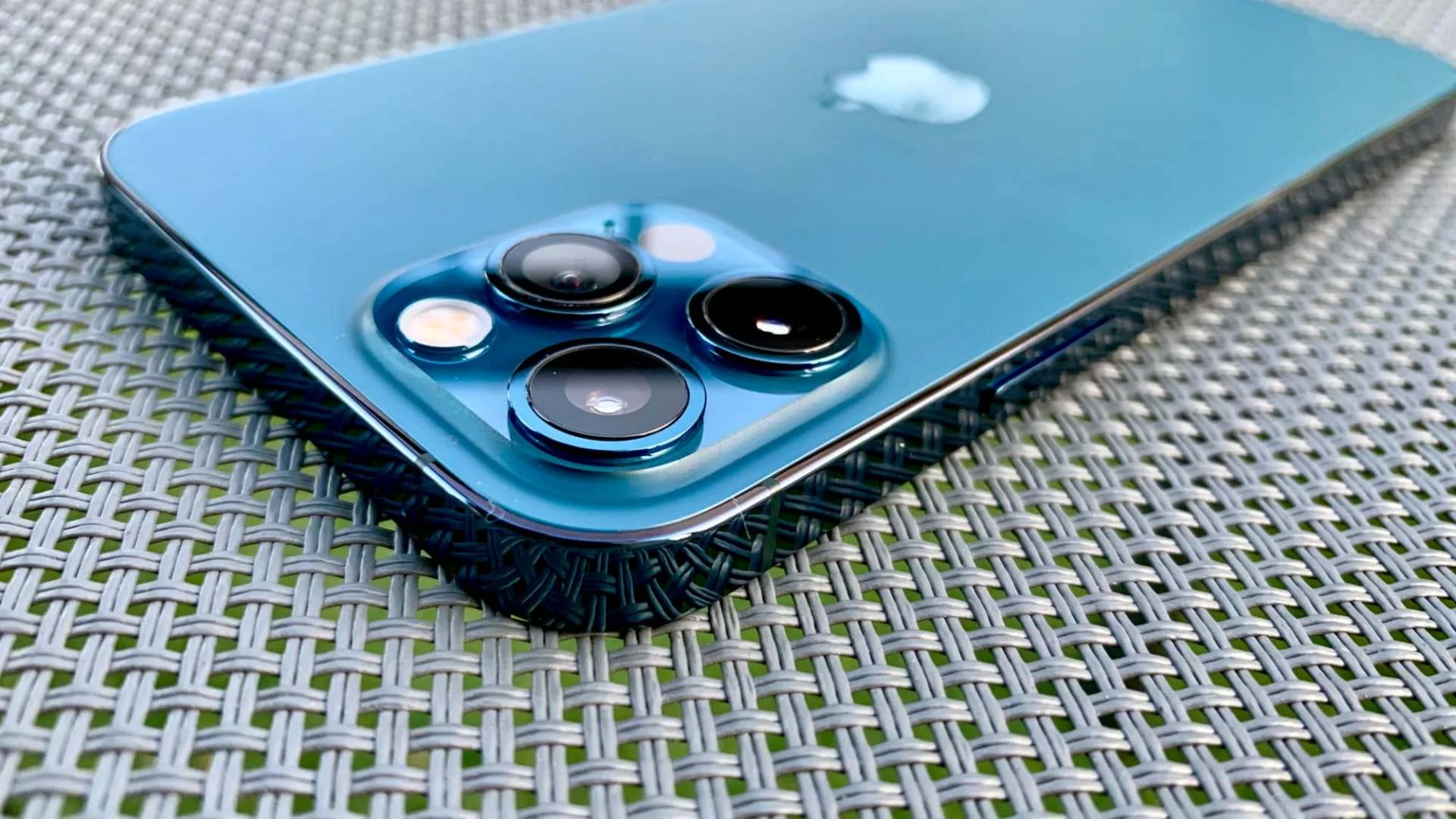 Sony IMX903 sensor in iPhone 15 Pro Max