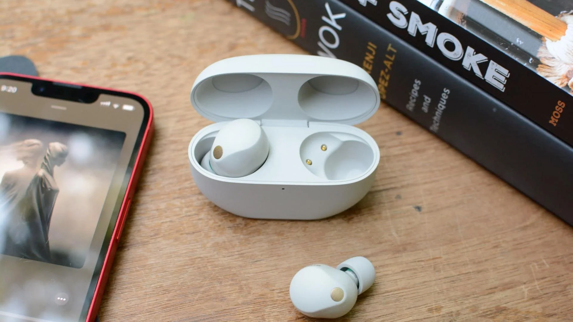 Sony has presented its flagship headphones WF-1000XM5